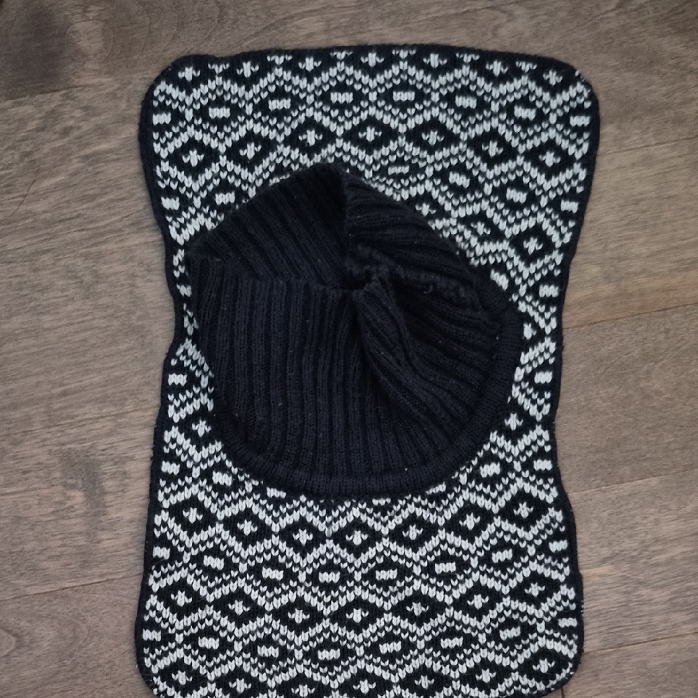 10/$15 baby Black and White Knit Scarf